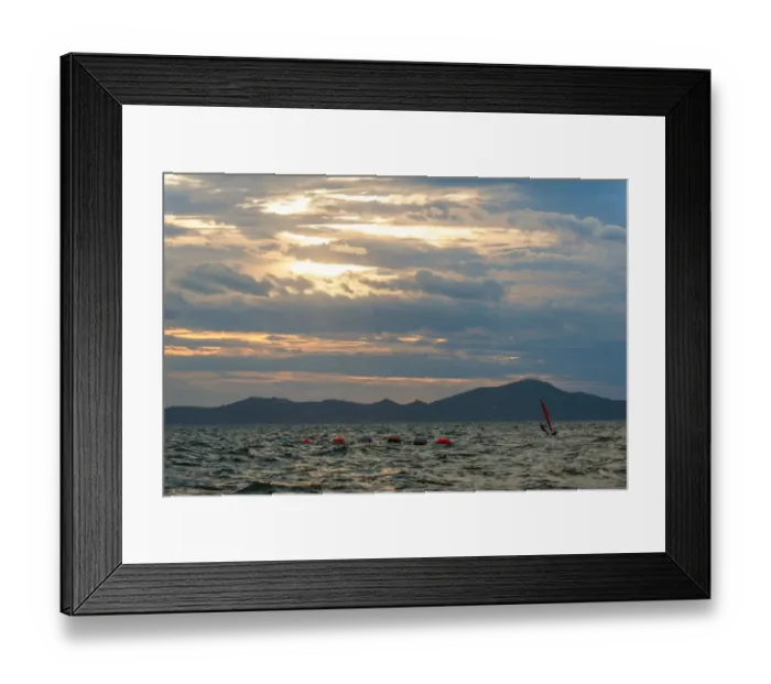 Framed Print : Windsurfing in Pattaya bay, Thailand Framed Print : Windsurfing in Pattaya bay, Thailand