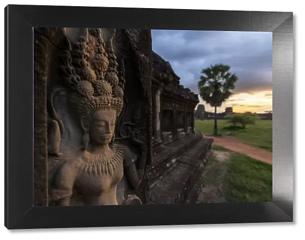 Apsara portrait in Angkor Wat