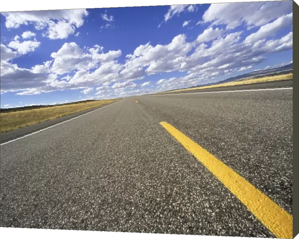 USA, Wyoming, Dubois, roadway across high desert