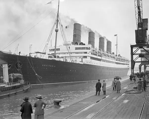 Aquitania. The Cunard liner Aquitania leaves Southampton on a transatlantic