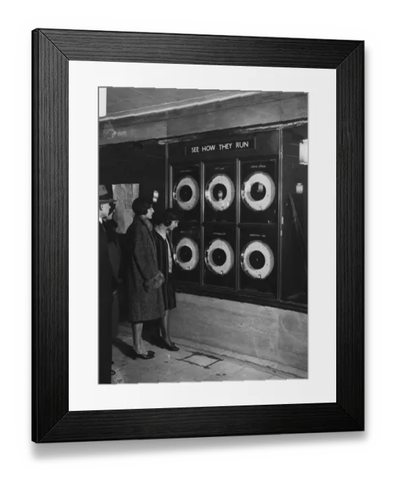 Framed Print : Piccadilly Station