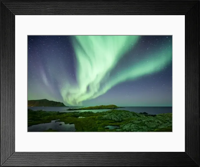 Framed Print : Aurora borealis, Felsen, Insel, Leuchtturm, Lofoten, Nacht, Nordlicht, Nordmeer, Norwegen Framed Print : Aurora borealis, Felsen, Insel, Leuchtturm, Lofoten, Nacht, Nordlicht, Nordmeer, Norwegen