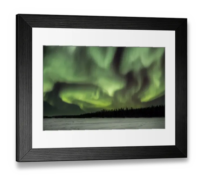 Framed Print : Aurora Borealis over Vee Lake