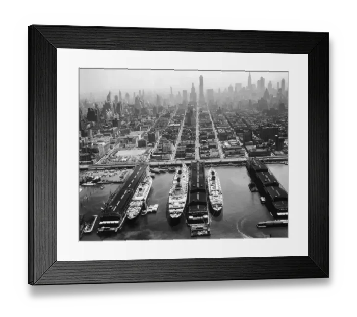Framed Print : Liners In New York Framed Print : Liners In New York
