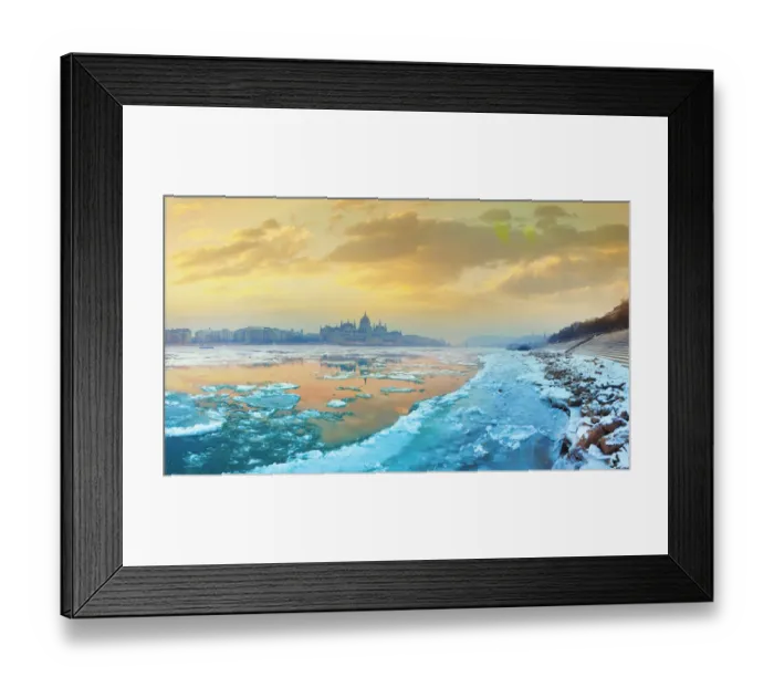 Framed Print : The icy Danube river and the Parliament of Hungary in Budapest at dawn in the winter Framed Print : The icy Danube river and the Parliament of Hungary in Budapest at dawn in the winter
