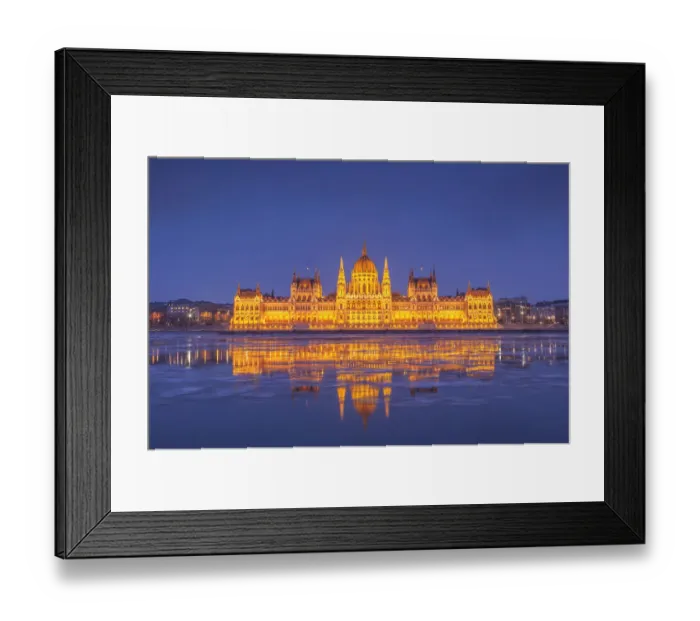 Framed Print : The Parliament of Hungary, Budapest in the winter night Framed Print : The Parliament of Hungary, Budapest in the winter night