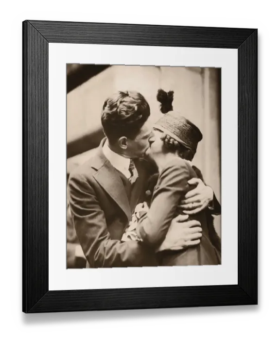 Framed Print : Couple Embracing / Circa 1920 s Framed Print : Couple Embracing / Circa 1920 s
