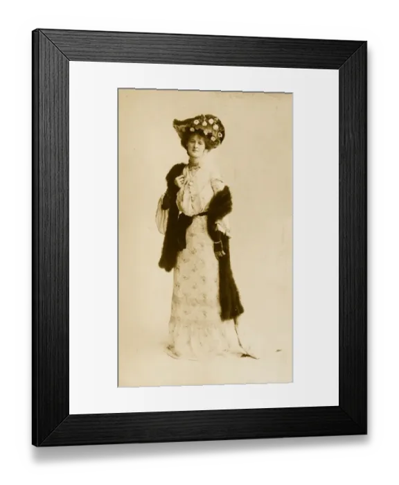 Framed Print : Fur Stole. 30th June 1903: Miss Mable Paul wearing a fur stole and lace mittens Framed Print : Fur Stole. 30th June 1903: Miss Mable Paul wearing a fur stole and lace mittens