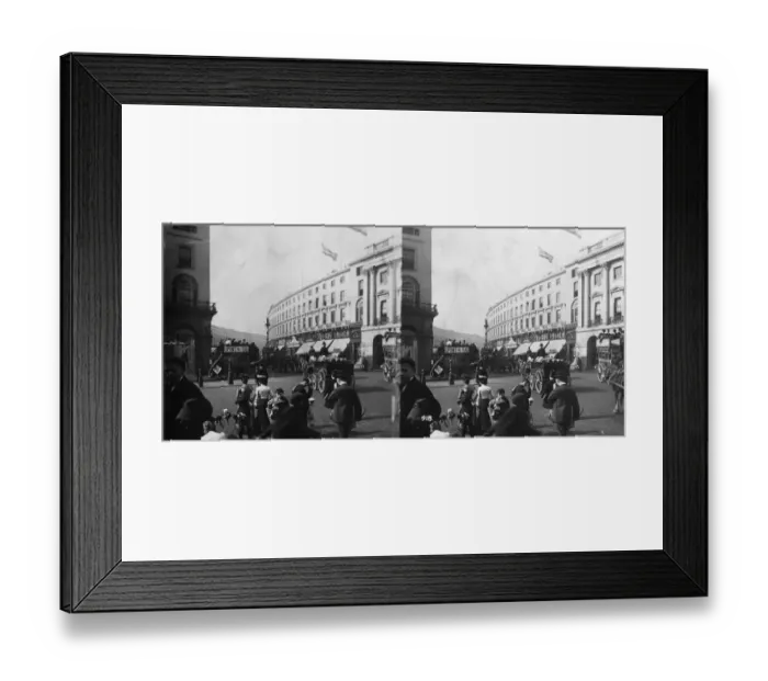 Framed Print : Piccadilly Circus Framed Print : Piccadilly Circus
