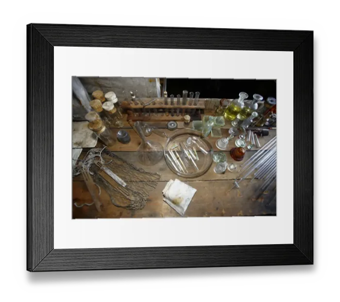 Framed Print : Scotts Hut, Cape Evans, Antarctica Framed Print : Scotts Hut, Cape Evans, Antarctica