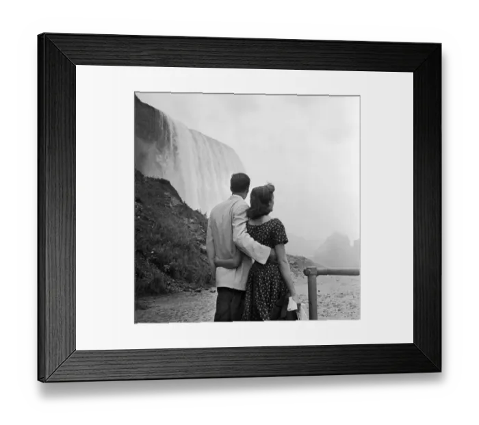 Framed Print : Niagara Couple Framed Print : Niagara Couple