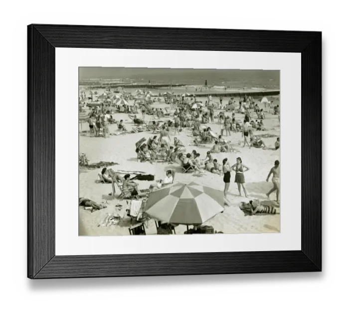 Framed Print : Bathers at the beach Framed Print : Bathers at the beach