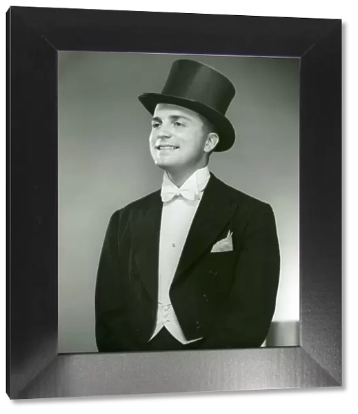 Man in top hat, white tie and tails