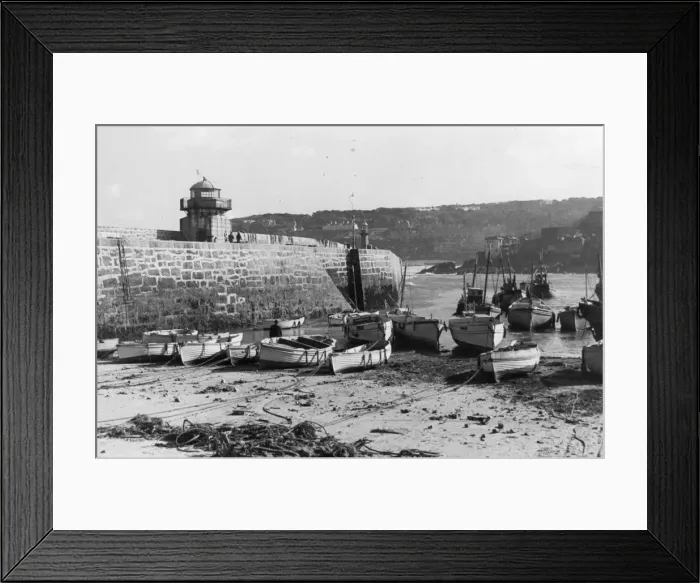 Framed Print : St Ives Harbour Framed Print : St Ives Harbour
