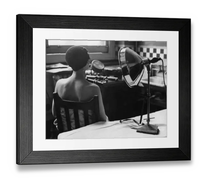 Framed Print : Ray Lamp. circa 1932: Using an infra-red ray lamp to cure skin complaints Framed Print : Ray Lamp. circa 1932: Using an infra-red ray lamp to cure skin complaints