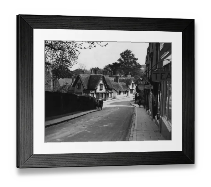 Framed Print : Shanklin. circa 1930: An almost empty street in Shanklin, Isle of Wight Framed Print : Shanklin. circa 1930: An almost empty street in Shanklin, Isle of Wight
