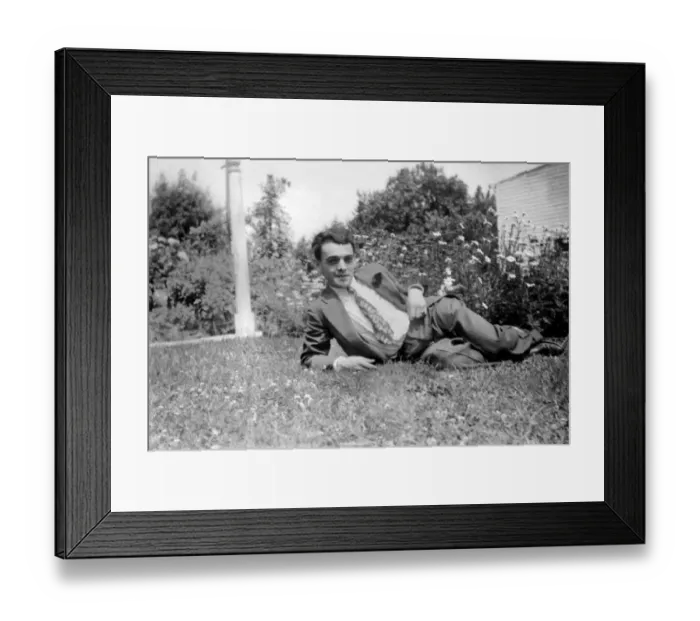 Framed Print : 20-25 years, 25-30 years, 540, adult, archival, black & white, black and white, brunette Framed Print : 20-25 years, 25-30 years, 540, adult, archival, black & white, black and white, brunette