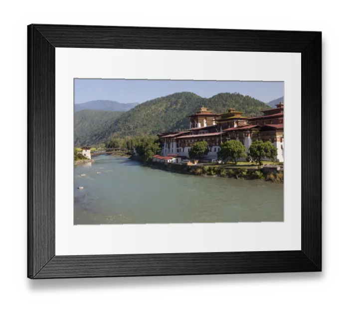 Framed Print : Views of Punakha dzong and Wang Chu river, Punakha Valley, Bhutan Framed Print : Views of Punakha dzong and Wang Chu river, Punakha Valley, Bhutan