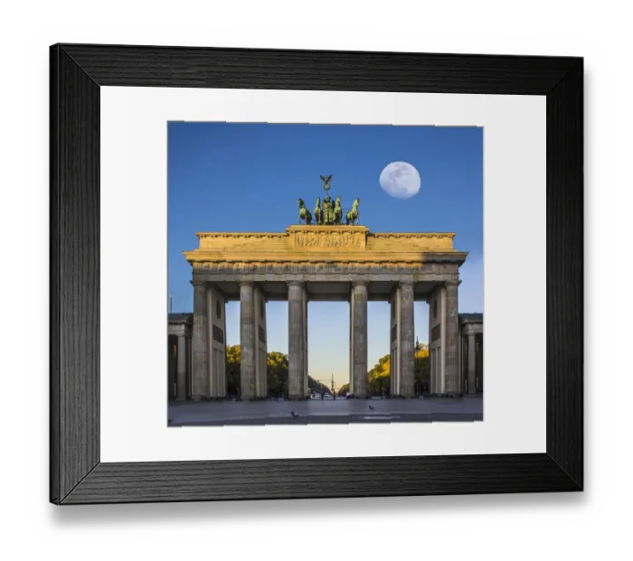 Framed Print : Super Moon over Brandenburg Gate (Brandenburger Tor), Berlin, Germany Framed Print : Super Moon over Brandenburg Gate (Brandenburger Tor), Berlin, Germany