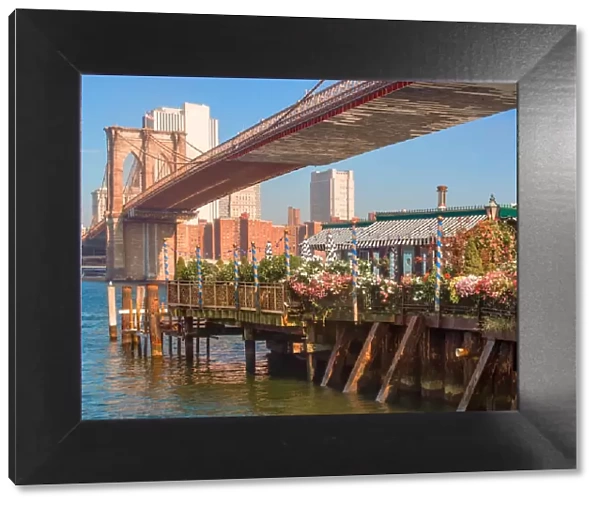 New York, Brooklyn bridge and pier