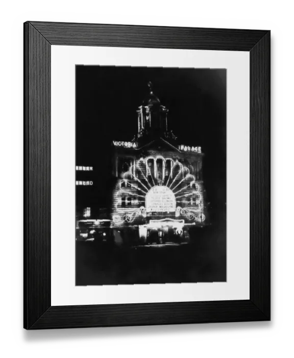 Framed Print : Victoria Palace Theatre Framed Print : Victoria Palace Theatre