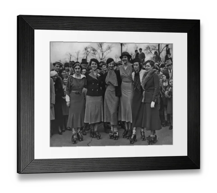 Framed Print : Roller Skating Women Framed Print : Roller Skating Women