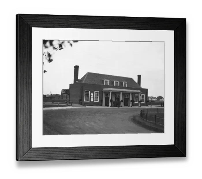 Framed Print : Welwyn Garden City Station Framed Print : Welwyn Garden City Station
