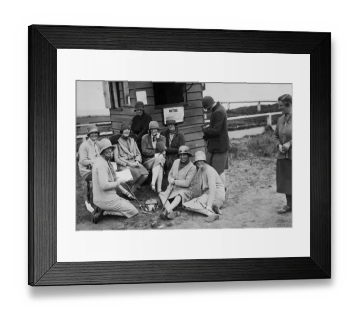 Framed Print : Foursomes. 6th June 1928: A group of competitors in a Ladies Scottish Foursomes