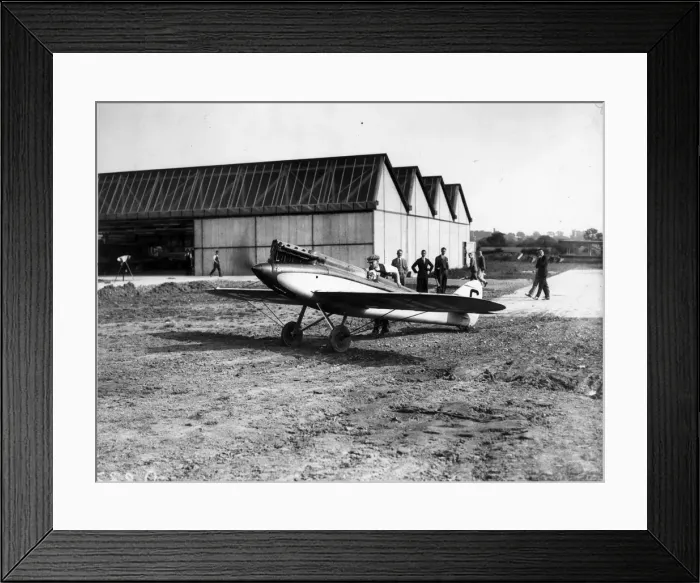 Framed Print : Monoplane. 30th August 1927: De Havillands DH 71 Tiger Moth about to take off Framed Print : Monoplane. 30th August 1927: De Havillands DH 71 Tiger Moth about to take off