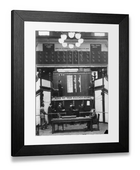 Framed Print : Club Tote. A totalizator in use at a London Club, 19th November 1926 Framed Print : Club Tote. A totalizator in use at a London Club, 19th November 1926