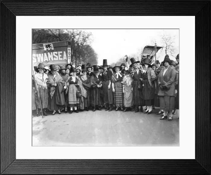Framed Print : Anti Strike Women Framed Print : Anti Strike Women