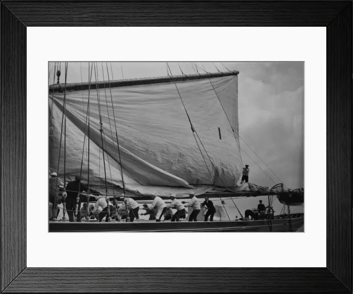 Framed Print : Britannia. circa 1926: The Kings yacht sailing at Cowes on the Isle of Wight Framed Print : Britannia. circa 1926: The Kings yacht sailing at Cowes on the Isle of Wight
