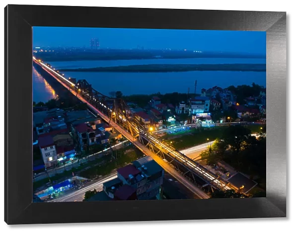 Vietnam - Long Bien bridge night above view