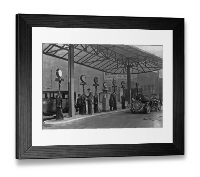 Framed Print : Berlin Service Station Framed Print : Berlin Service Station