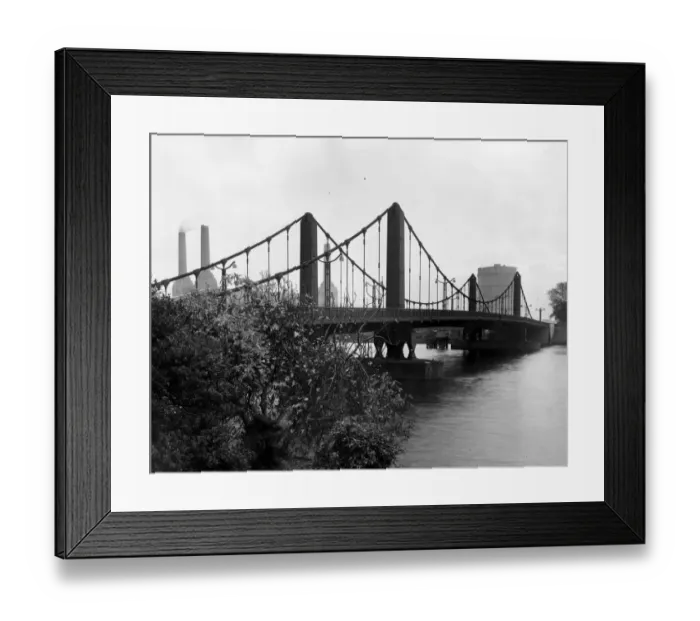 Framed Print : Chelsea Bridge spanning the River Thames Framed Print : Chelsea Bridge spanning the River Thames