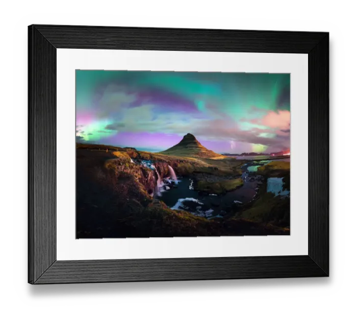 Framed Print : Aurora borealis dancing above the signature mountain snaefellnes kirkjufell in winter