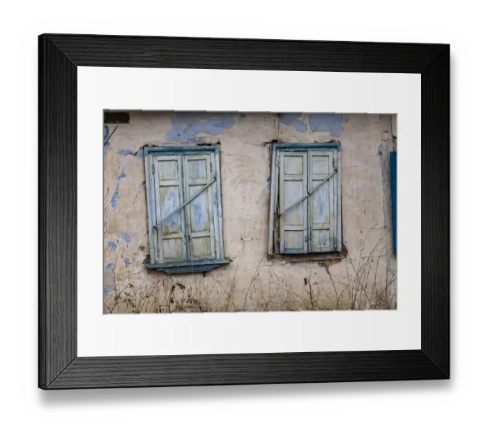 Framed Print : Abandoned house in the Chernobyl zone, Pripyat, Ukraine Framed Print : Abandoned house in the Chernobyl zone, Pripyat, Ukraine