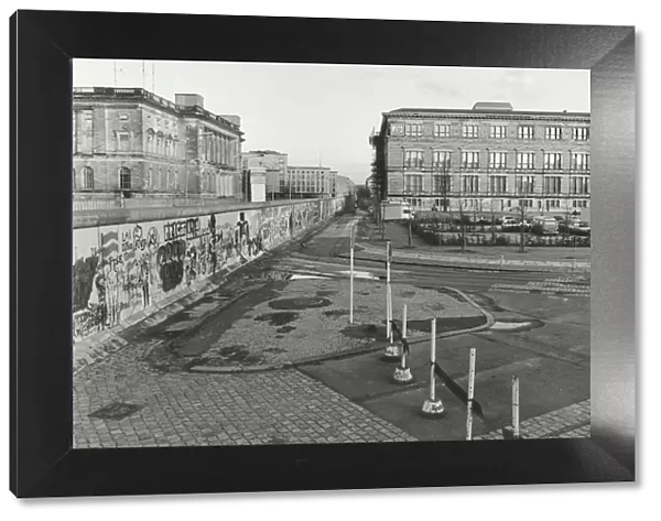 View over the Berlin Wall in 1985, Martin Gropius Building on the west side, today s