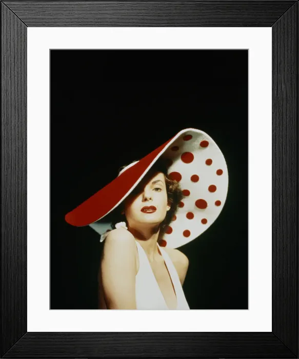 Framed Print : GLAMOROUS WOMAN IN A LARGE RED AND WHITE HAT Framed Print : GLAMOROUS WOMAN IN A LARGE RED AND WHITE HAT