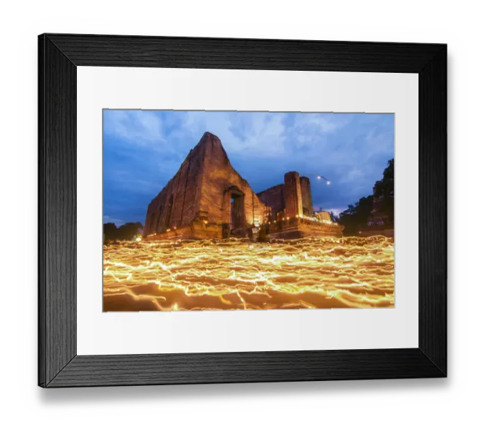 Framed Print : Beautiful candle light from buddhists are moving around big Buddha statue in evening Framed Print : Beautiful candle light from buddhists are moving around big Buddha statue in evening