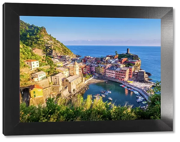 Picturesque fishing village of Vernazza, Cinque Terre, in the province of La Spezia