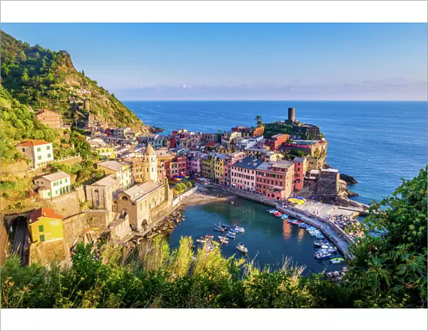 Picturesque fishing village of Vernazza, Cinque Terre, in the province of La Spezia