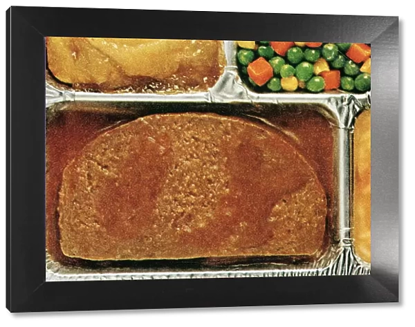 TV dinner. http: /  / csaimages.com / images / istockprofile / csa_vector_dsp.jpg