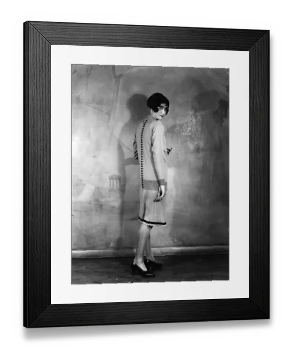 Framed Print : Day Dress. 1927: A Rose and Blairman fashion dress. (Photo by Sasha / Getty Images) Framed Print : Day Dress. 1927: A Rose and Blairman fashion dress. (Photo by Sasha / Getty Images)