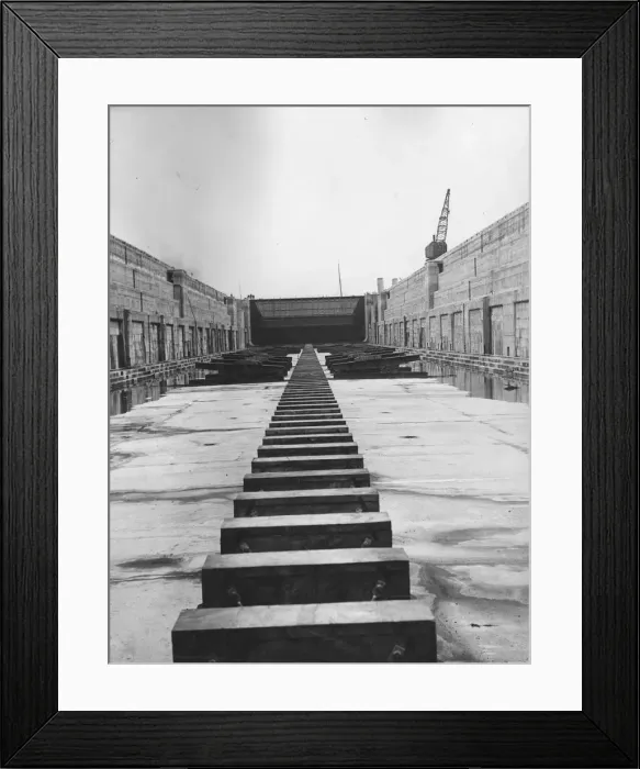 Framed Print : PLA Docks. July 1929: The new Port of London Authority dry dock at Tilbury, Essex Framed Print : PLA Docks. July 1929: The new Port of London Authority dry dock at Tilbury, Essex