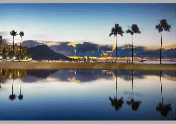 Waikiki Lagoon at Sunrise