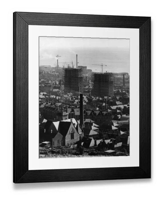 Framed Print : Dundee. A general view of the city of Dundee, showing blocks of high rise
