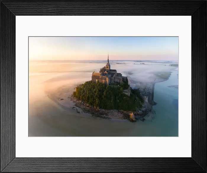 Framed Print : Vue aA rienne du Mont Saint-Michel au lever du soleil