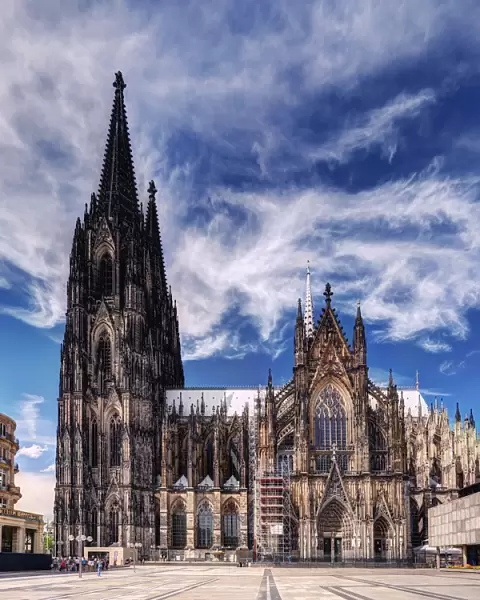 Lateral view of the Cologne cathedral