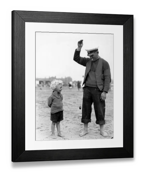 Framed Print : Beach Yo-Yo Framed Print : Beach Yo-Yo